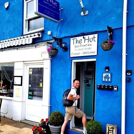 The Hut Wales - A Sea Front Inn Хоулихед Екстериор снимка