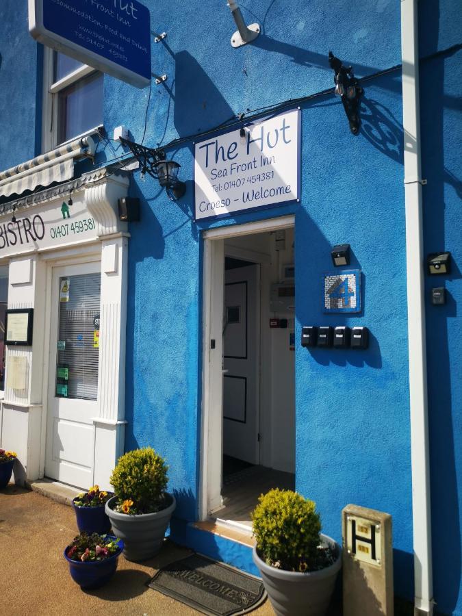The Hut Wales - A Sea Front Inn Хоулихед Екстериор снимка