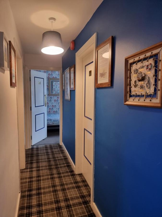 The Hut Wales - A Sea Front Inn Хоулихед Екстериор снимка